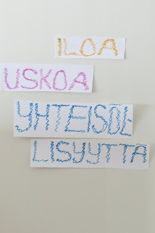 Teemakuva tekstillä iloa, uskoa, yhteisöllisyyttä