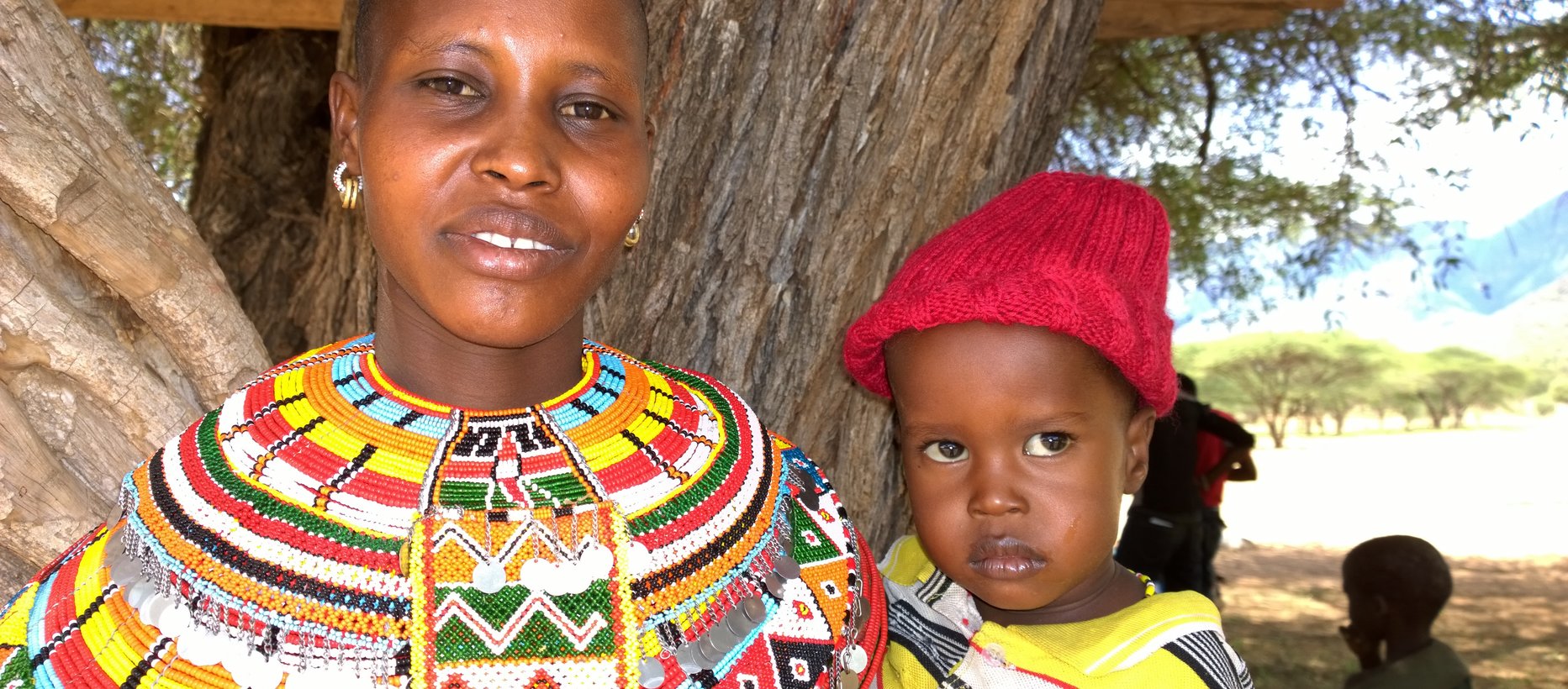 Avaa kuva isommaksi Maasai-heimon äiti ja tytär_XL.