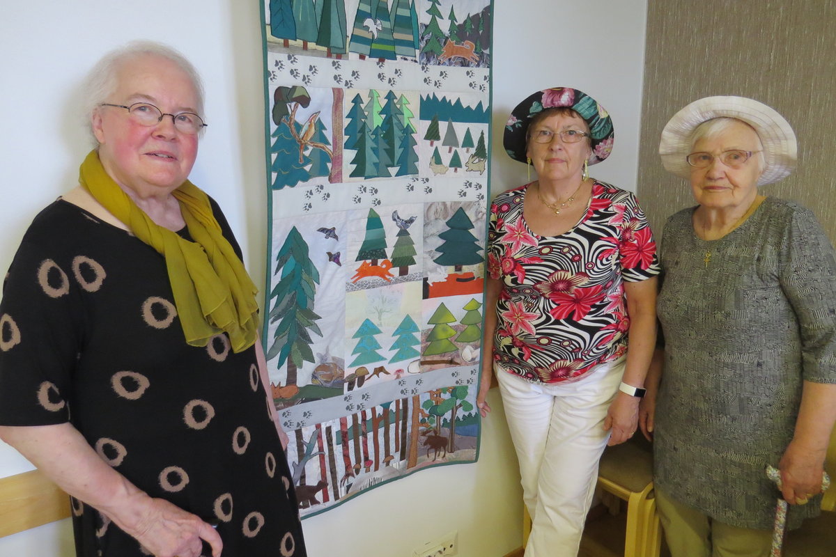 Avaa kuva isommaksi Tammiranta, Lähetystyö 35 v., Seinävaatteen tekijöitä, Ritva Lenkkeri, Virpi Soimasuo ja Aino Toikka_L.