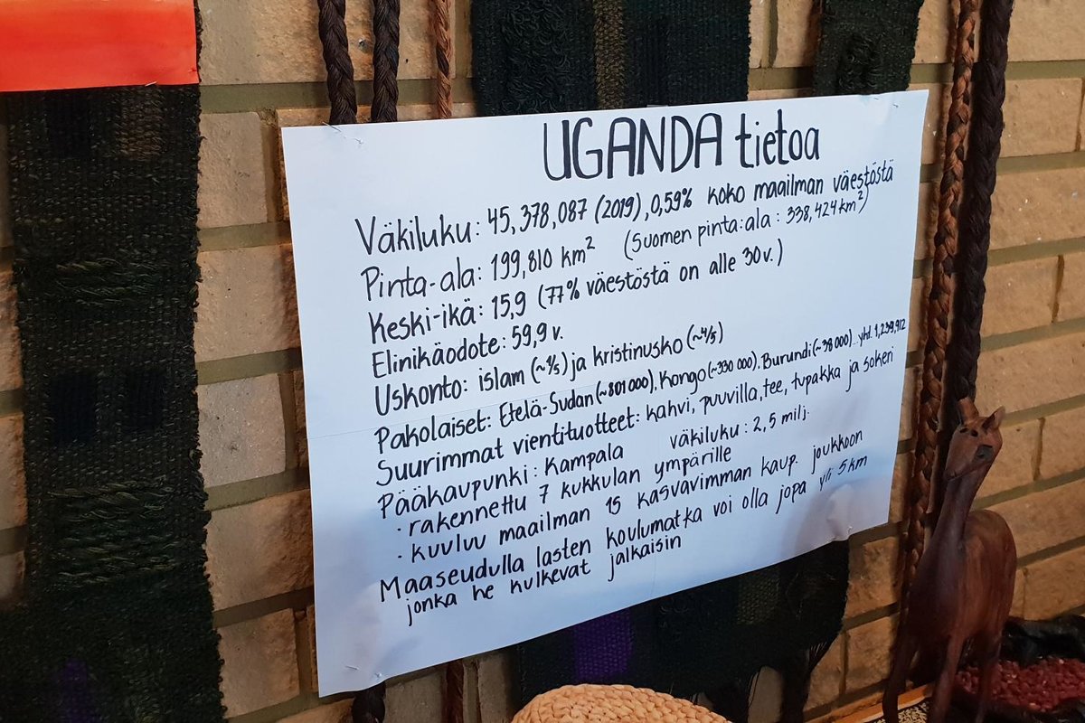 Avaa kuva isommaksi Tietoja Ugandasta_L.