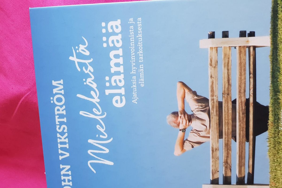 Avaa kuva isommaksi Voimalukupiiri_maaliskuun kirja_L.