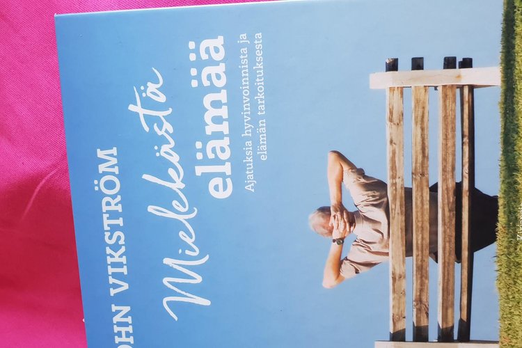 Avaa kuva isommaksi Voimalukupiiri_maaliskuun kirja_M.