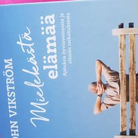 Avaa kuva isommaksi Voimalukupiiri_maaliskuun kirja